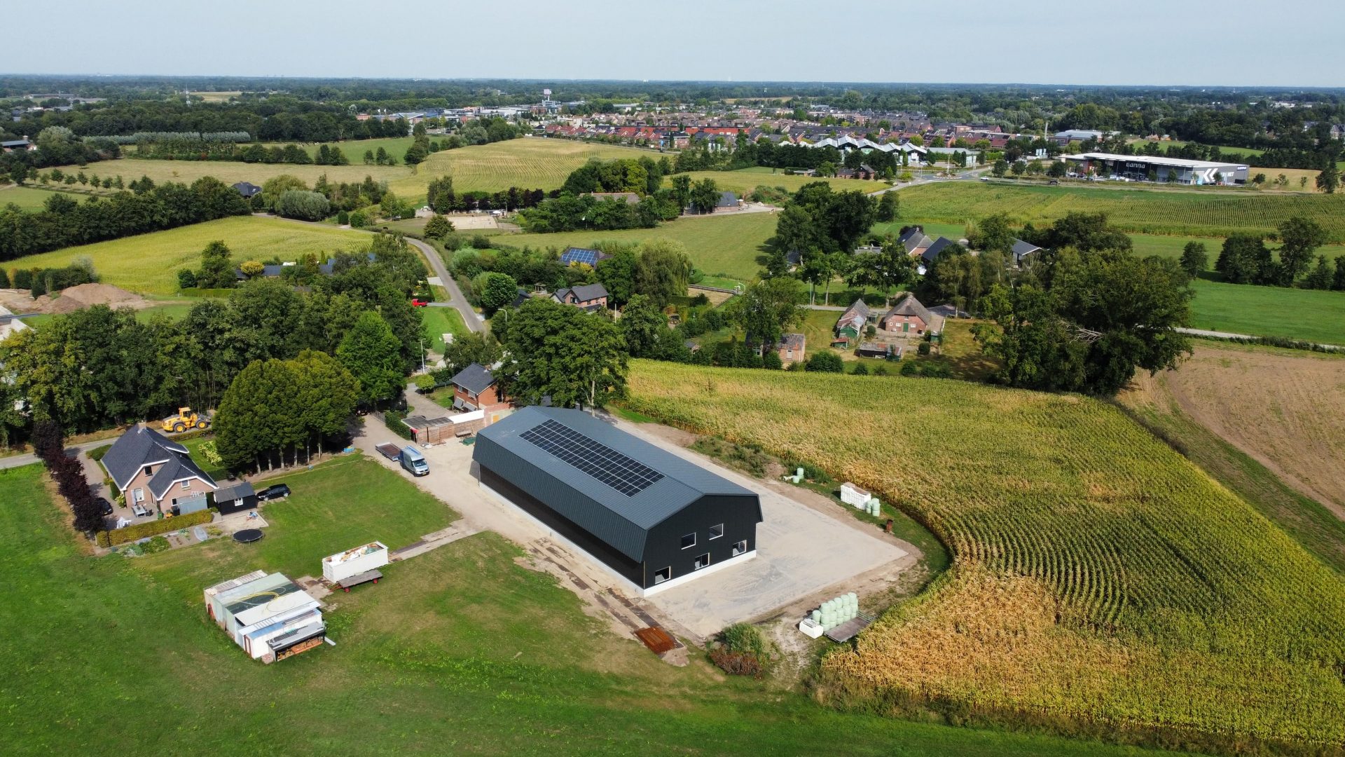 Zonnepanelen verhuurhal